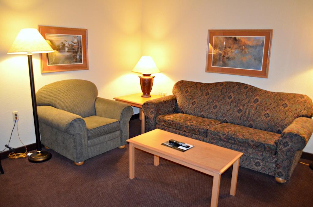 Fossil Creek Hotel & Suites Russell Camera foto