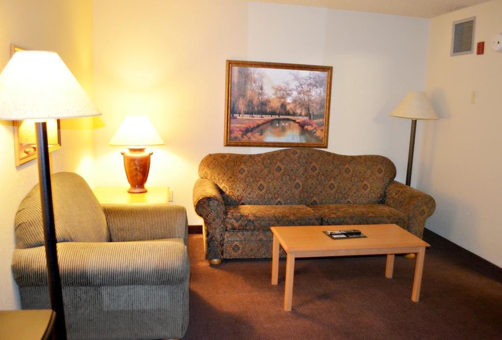 Fossil Creek Hotel & Suites Russell Camera foto