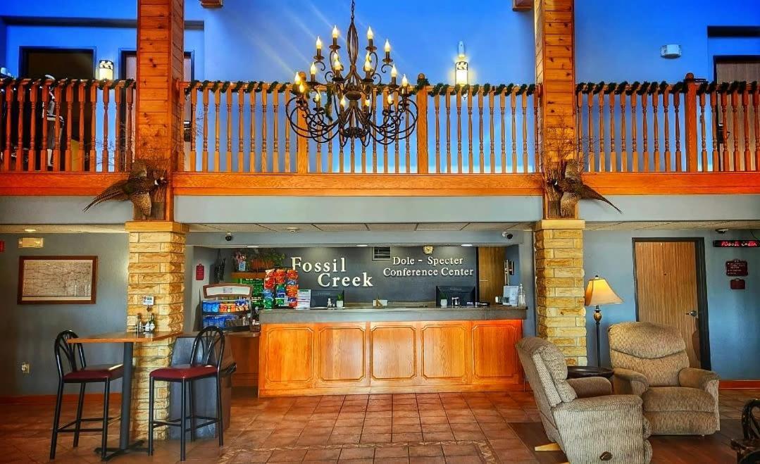 Fossil Creek Hotel & Suites Russell Esterno foto