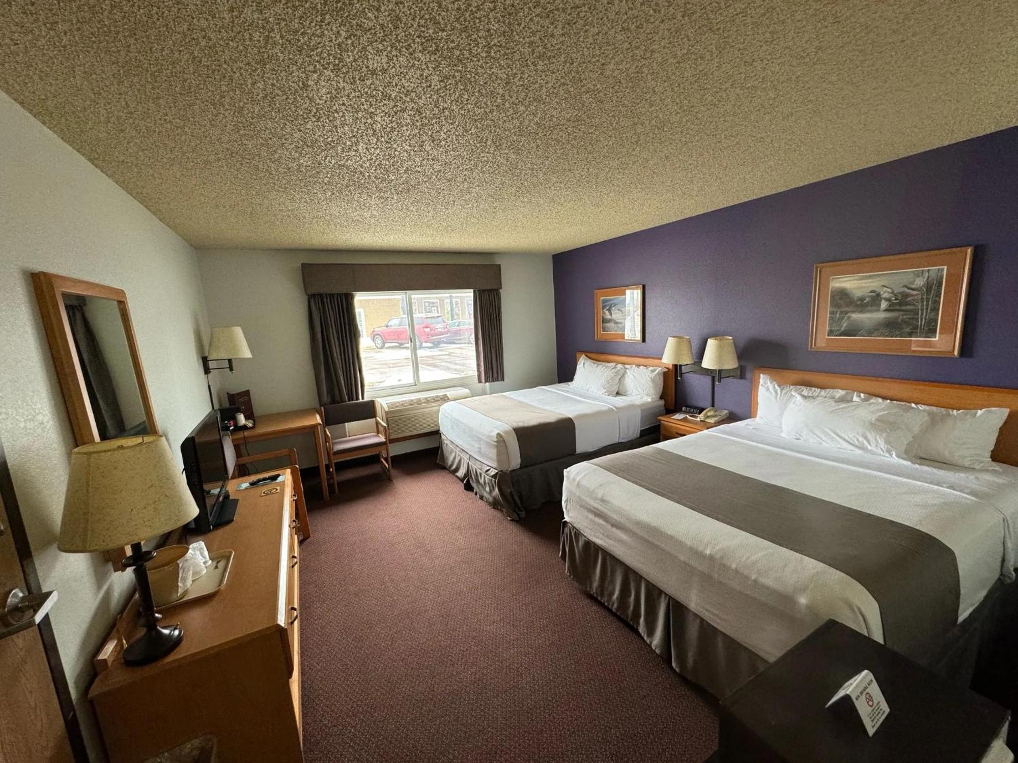 Fossil Creek Hotel & Suites Russell Esterno foto