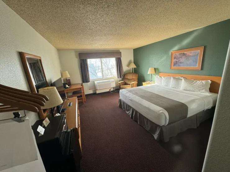 Fossil Creek Hotel & Suites Russell Esterno foto