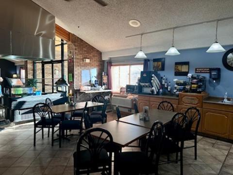 Fossil Creek Hotel & Suites Russell Esterno foto