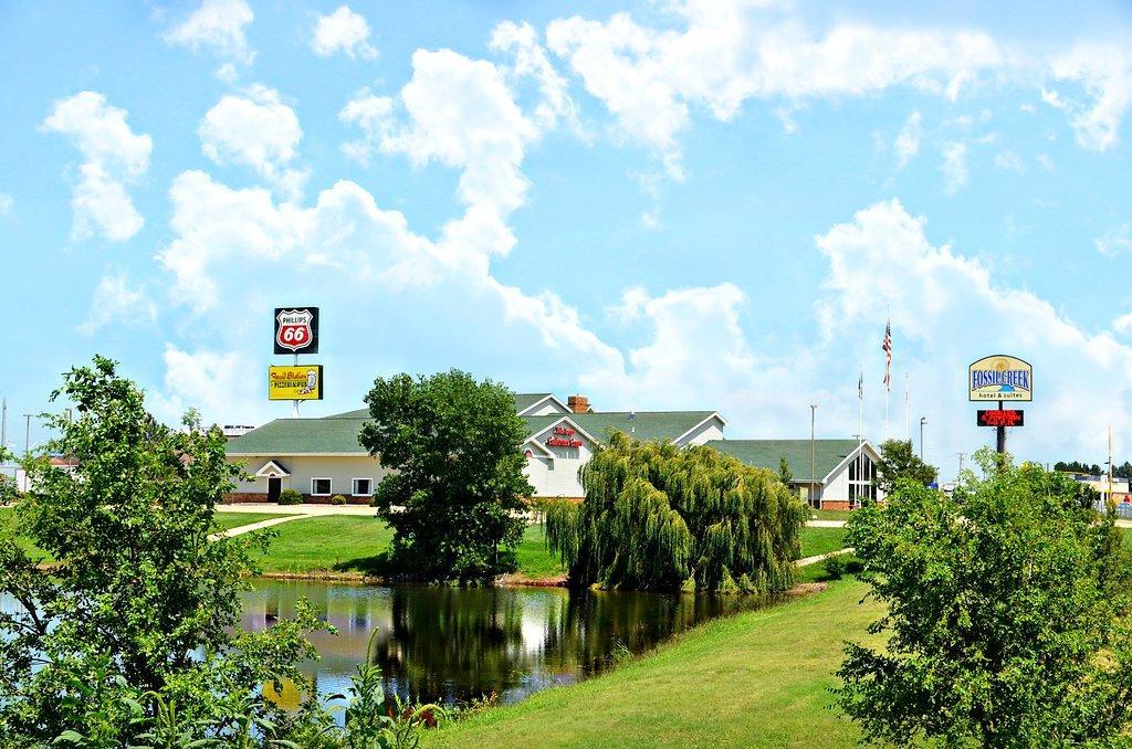 Fossil Creek Hotel & Suites Russell Esterno foto