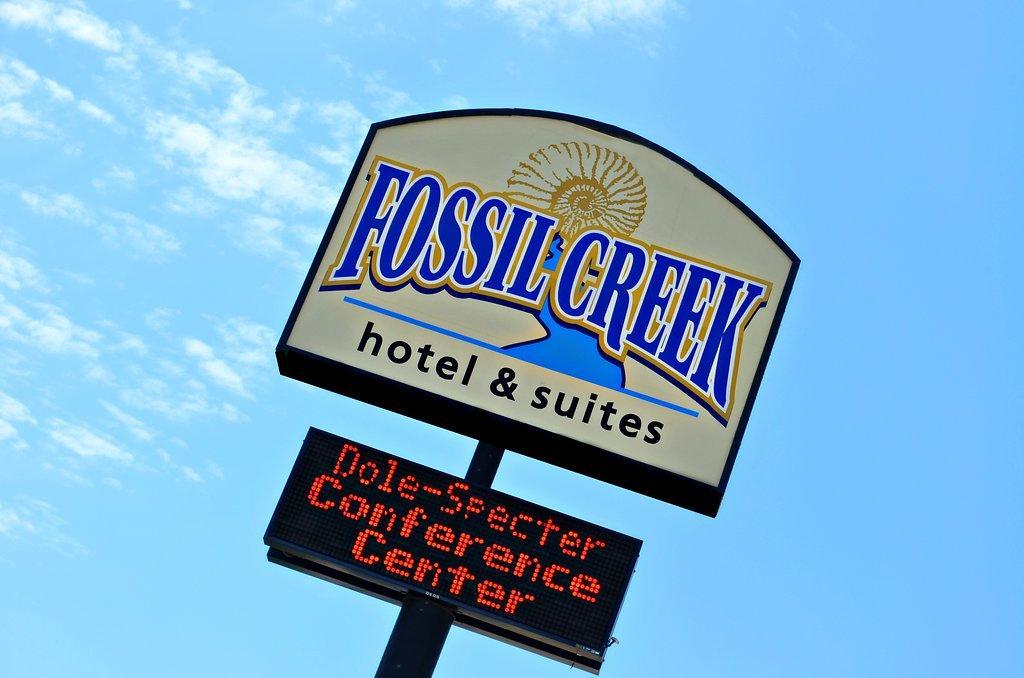 Fossil Creek Hotel & Suites Russell Esterno foto