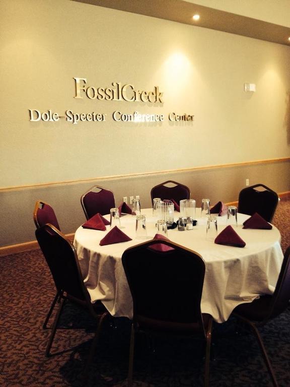Fossil Creek Hotel & Suites Russell Esterno foto