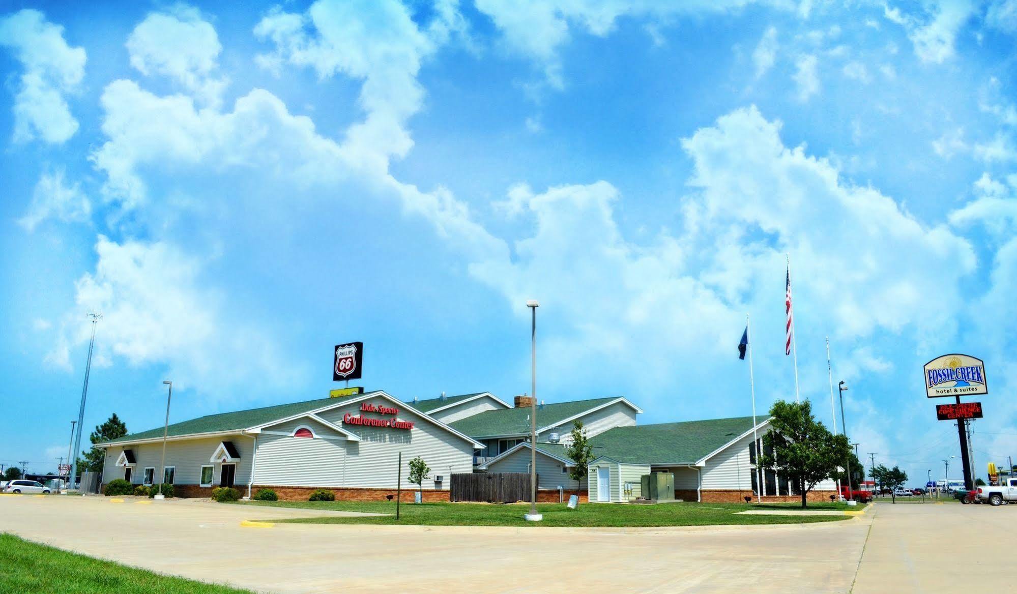 Fossil Creek Hotel & Suites Russell Esterno foto