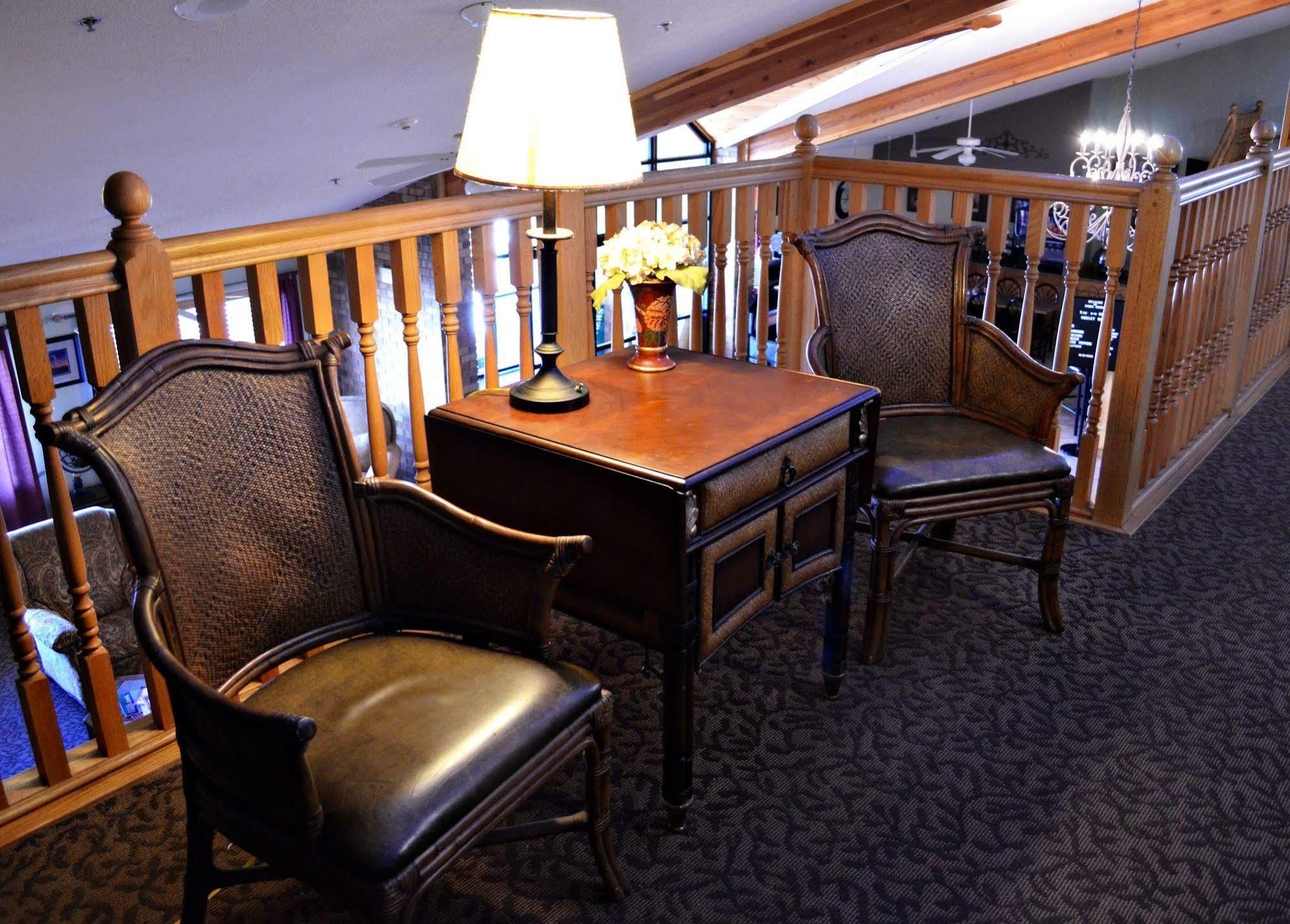 Fossil Creek Hotel & Suites Russell Esterno foto