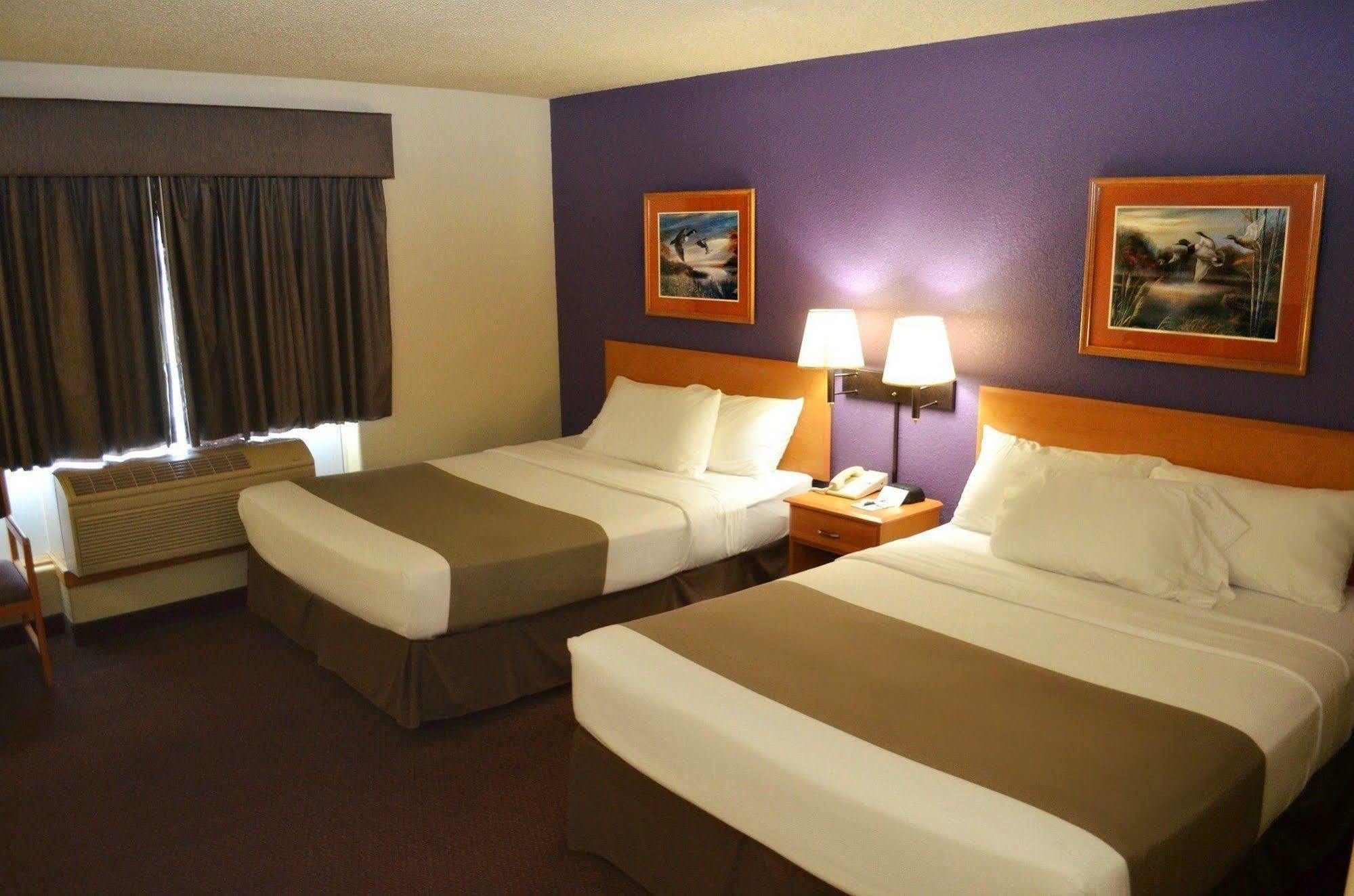 Fossil Creek Hotel & Suites Russell Esterno foto